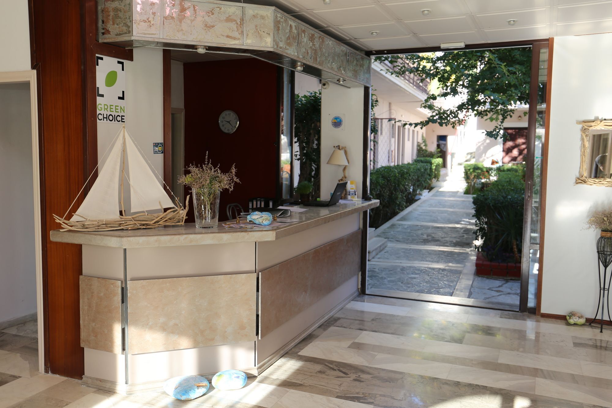 Sunshine Inn Hotel Ligia Exterior foto